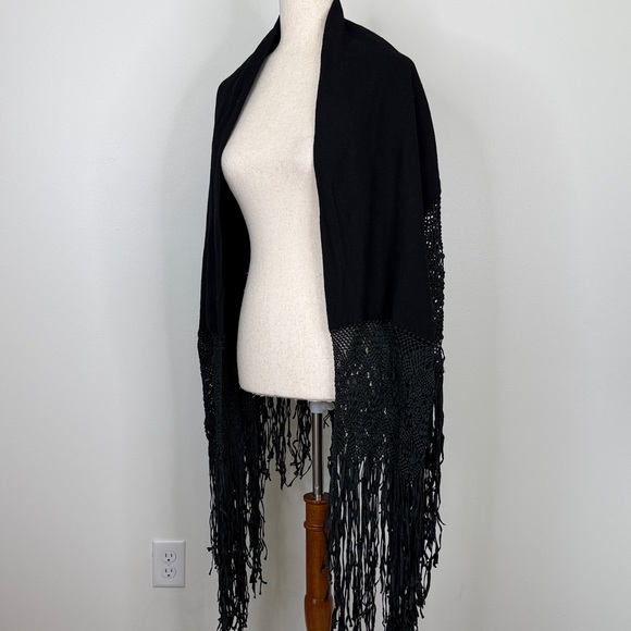 black piano shawl
